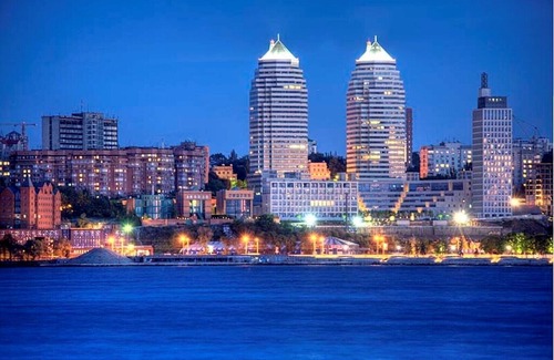 Dnipro Apartment | π City center, promenade, nice and cozy. Near Menorha, circus, museum,playgroud