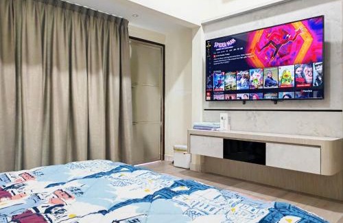 Batu Pahat Apartment | UG Homestay BP - Netflix & 4 Air-Con Rooms