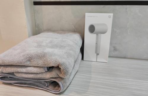 Batu Pahat Apartment | UG Homestay BP - Netflix & 4 Air-Con Rooms
