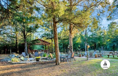 Eustis House | Uhost AI - 4BR Pet-Friendly Retreat w Firepit