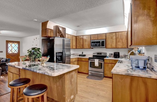 Eustis House | Uhost AI | Get Cozy & Relax! 4BR, 2BA, Hot Tub