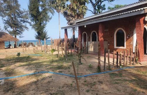 Uppuveli Cabin | UK Lounge Resort