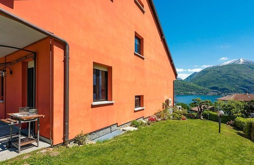 Vignola House | Ulivo Holiday Home with Lake View