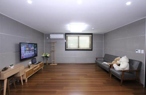 Uljin House | Uljin Blue Ara CD pension