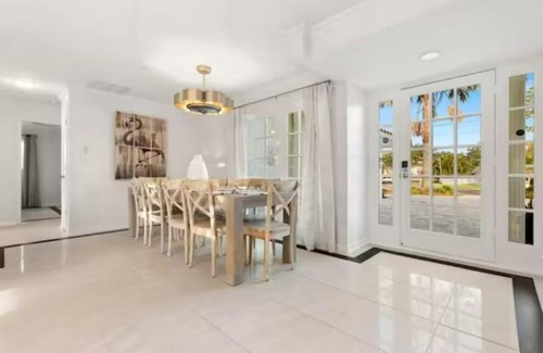 Anona House | Ultimate in Luxury 5 bedroom on canal living W pool