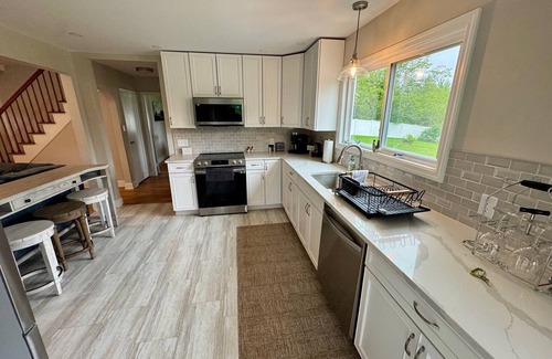 Middle Hope House | Ultimate Lakeside Getaway on 5 Acres - Private Dock, Kayaks, Fire Pit - Sleeps 9