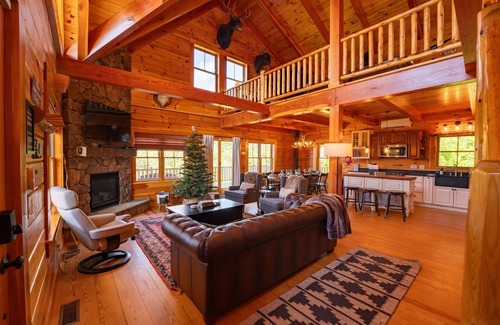 Jefferson Cabin | Ultimate Luxury Lodge in NH: Ski-Hottub-Pool Tbl-Yoga-Hike