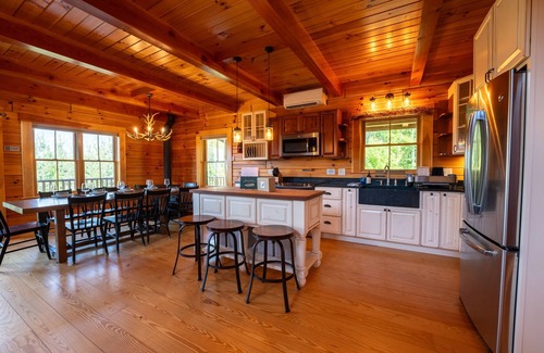 Jefferson Cabin | Ultimate Luxury Lodge in NH: Ski-Hottub-Pool Tbl-Yoga-Hike