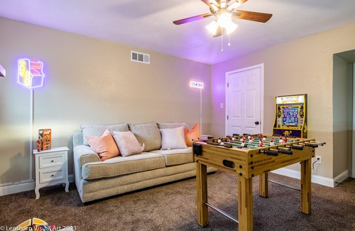 Ahwahnee House | Ultimate Relaxation Retreat w/Game Room & Hot Tub
