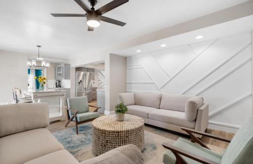 Bay Crest Park House | Ultimate Waterfront Oasis Heated Pool & Boat Dock