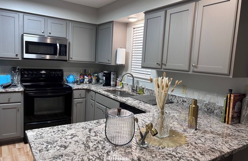 Little Rock House | Ultra clean, cozy 3BR 2Ba! Classy touches and discounted for longer stays!