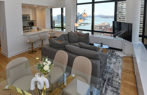 Central Park South Apartment | Ultra-Luxury Midtown Duplex w/Skyline Views