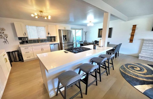 Millcreek House | Ultra Modern 7-bedroom House in a Quiet Neighborhood