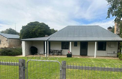Penola House | Ulva Cottage - Historical BnB