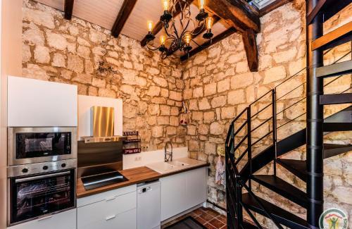Lauzun Bed & Breakfast | Un Petit Château