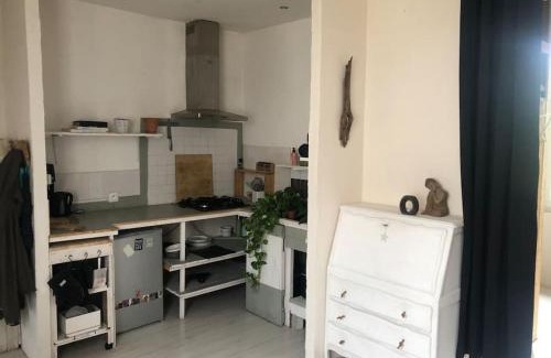 Saint-Germain-des-Fosses Apartment | Un petit studio dans un cadre naturel