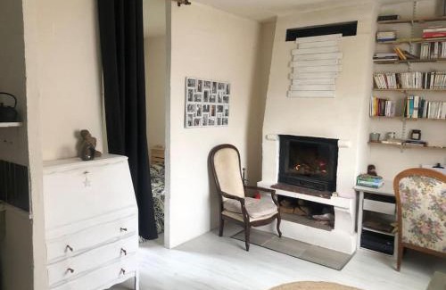 Saint-Germain-des-Fosses Apartment | Un petit studio dans un cadre naturel