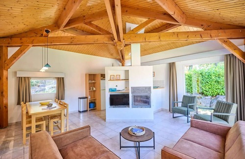 Quillan Villa | Unabhängige Villa, 2 Bäder + Klimaanlage 7 Personen