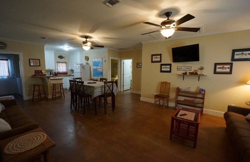 Port O Connor House | UNCLE WOODY'S #1 in POC-Pets ok but add Fees