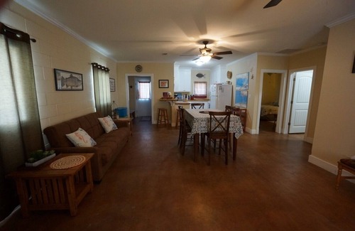 Port O Connor House | UNCLE WOODY'S #1 in POC-Pets ok but add Fees