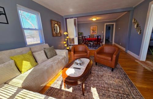 West Roxbury Apartment | Under The Sunlight Apartment- Free Parking