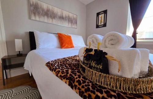 West Roxbury Apartment | Under The Sunlight Apartment- Free Parking