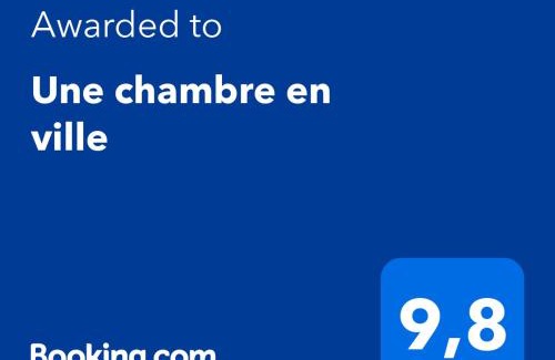 Domfront en Poiraie House | Une chambre en ville