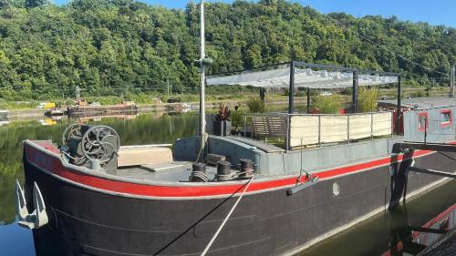 Sclayn Boat Rental | Une perle ! Péniche complète pour 8 sur la Meuse, région Namur