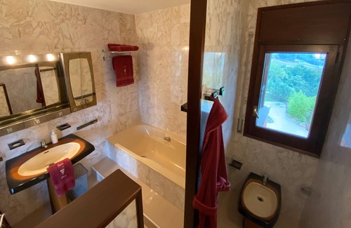 La Seu d'Urgell Cabin | Unforgettable super-sunny wine estate/luxury villa close to Andorra.