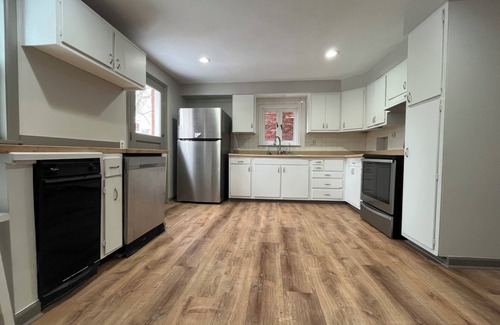 East Liberty House | Unfurnished Beautifully Renovated Spacious 6-bedroom house in Highland Park
