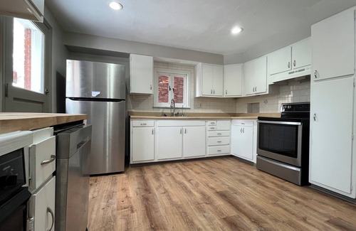 East Liberty House | Unfurnished Beautifully Renovated Spacious 6-bedroom house in Highland Park
