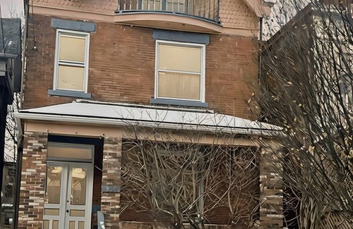 East Liberty House | Unfurnished Beautifully Renovated Spacious 6-bedroom house in Highland Park