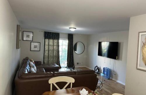 Ampere Apartment | Unique 3 Bedroom 10 mins from EWR Airport NYC