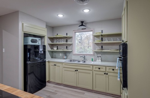 West Monroe House | Unique 3 bedroom Throwback
