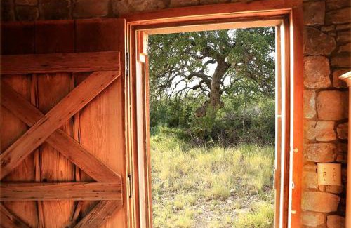 Eldorado House | Unique 360-Degree Views of Texas Hill Country at Circular Stone Cottage Rental