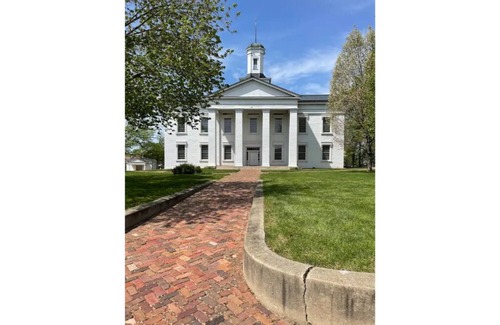 Vandalia Apartment | Unique apartment in historic downtown