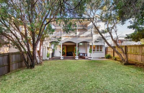Woolloongabba House | Unique Character Queenslander Home! Just Minutes to CBD & South Brisbane