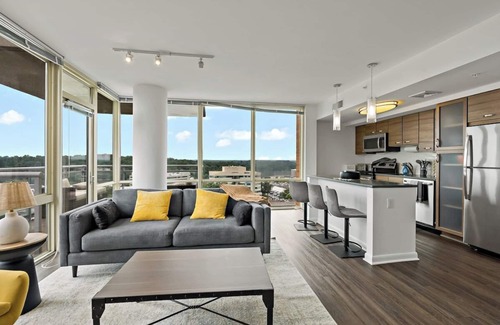 McLean Apartment | Unique Collection | Luxury | Balcony| Rooftop Pool