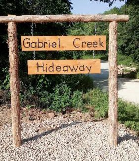 Florence House | Unique Creekside Escape - Enjoy On-Site Goats!