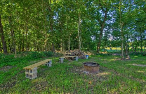 Florence House | Unique Creekside Escape - Enjoy On-Site Goats!