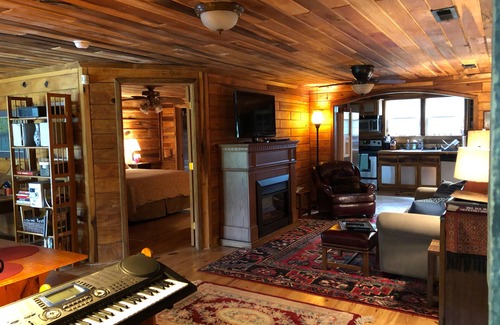 Chickamauga House | Unique farm guest house close to Chattanooga, TN- great for families and dogs