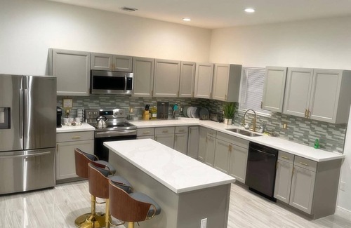 Survey Creek House | Unique Home with 4 beds 2 bath 15 minutes from Pompano Beach.