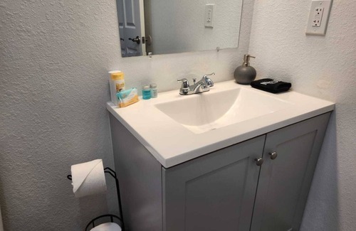 Survey Creek House | Unique Home with 4 beds 2 bath 15 minutes from Pompano Beach.