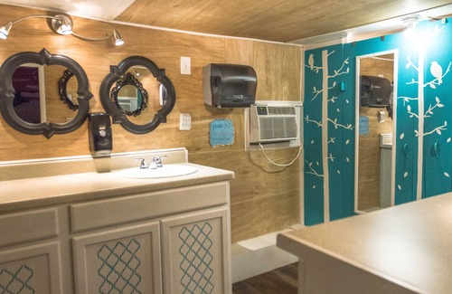 Warrenton Hotel | Unique Lodging in Round Top, Texas