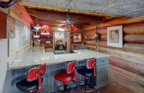 Carnation House | Unique mountain view log home with a wood stove, balcony, patio, & board games