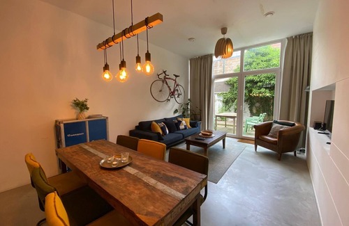 The Hague Center Condo | Unique open and bright apartment near the center, designed by the architect