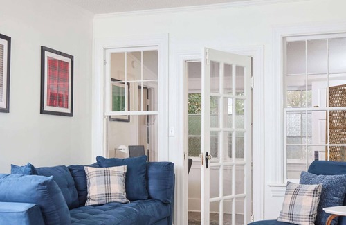 Midtown House | Unique Plaid Home, Min Away from Memorial&SSU+Pets