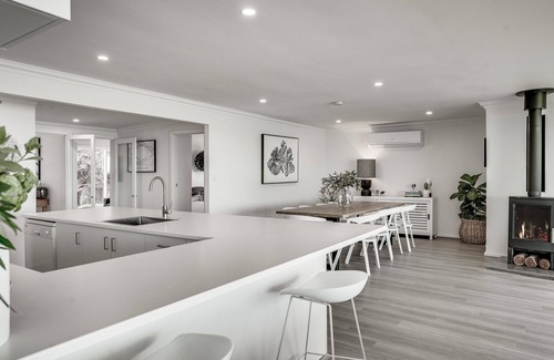 Nangkita House | Unique & Premium Waterfront Luxury Retreat-Private Jetty-Pet Friendly