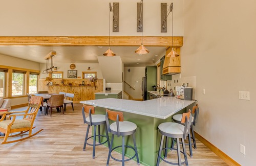 Vida House | Unique riverfront home + cabin with amazing views, deck, & W/D - dog-friendly
