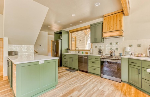 Vida House | Unique riverfront home + cabin with amazing views, deck, & W/D - dog-friendly
